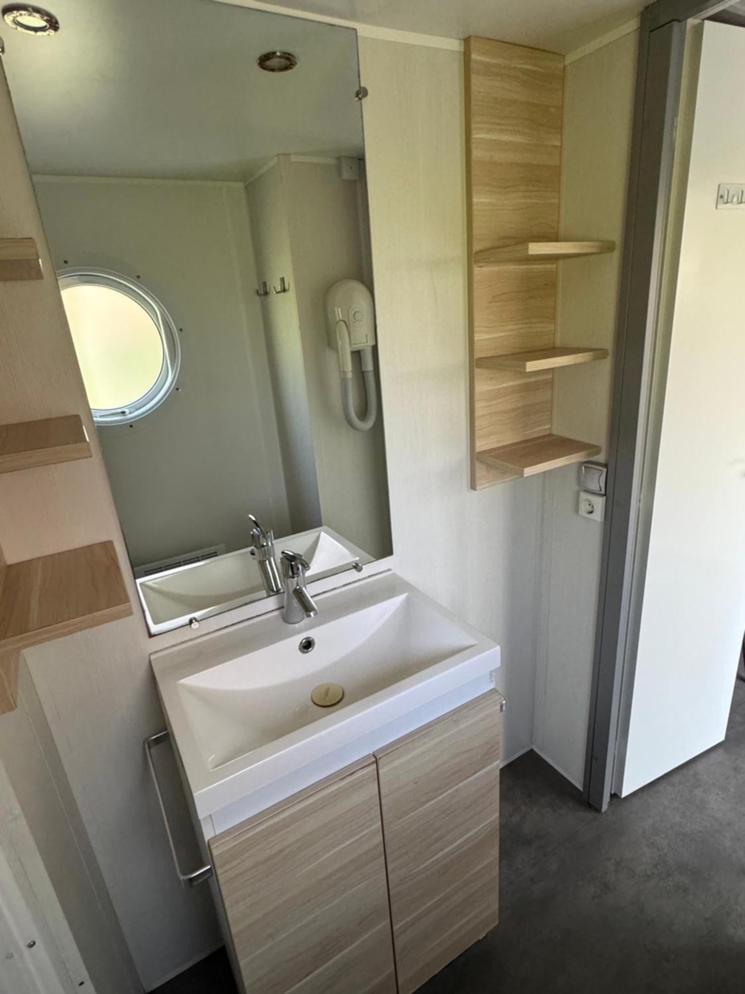 Ruime 5-Persoons Chalet Aan Het Bergumermeer Suameer Exterior photo